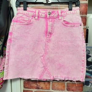 Women's pink denim size small skirt. Pockets. Zip front. Raw edges hem